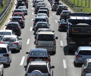 29.06.2019., Zagreb - Pojacan promet  na naplatnim kucicama u Luckom
Photo: Robert Anic/PIXSELL