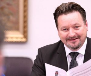 29.11.2017., Zagreb - U Saboru je odrzana 12. sjednica Odbora za lokalnu i podrucnu samoupravu na kojoj je raspravljano o konacnom prijedlogu zakona o lokalnoj samoupravi, nazvanom i Lex serif. Lovro Kuscevic. 
Photo: Patrik Macek/PIXSELL