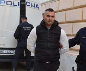Zadar: Privođenje Darka Kovačevića, Daruvarca sucu istrage 31.03.2019., Zadar - Privodjenje Darka Kovacevica, Daruvarca iz policijske postaje sucu istrage. 
Photo: Hrvoje Jelavic/PIXSELL