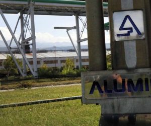 Mostar, 15.7.2019. - Predsjednik Nadzornog odbora Aluminija d.d. Mostar Zdenko Klepić izjavio je u ponedjeljak da je federalna vlada u petak donijela odluku o nastavku poslovanja Aluminija u okviru programa stabilizacije, što po njegovim riječima znači da u sljedećih šest mjeseci neće biti stečaja niti će netko moći blokirati račune Aluminija. foto HINA/ Ivan ROZIC/ ml
