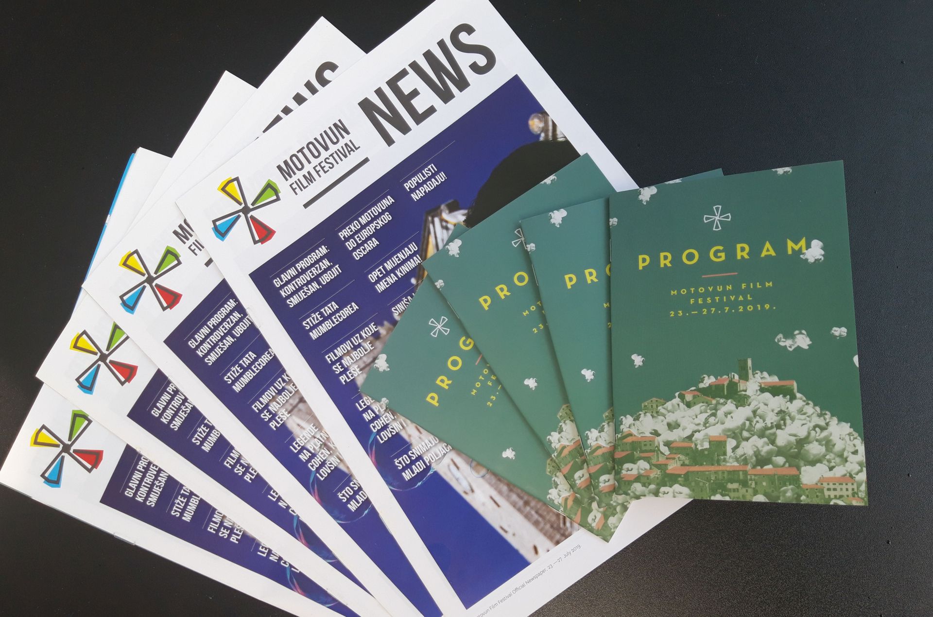 Motovun, 23.7.2019 - Bogatim programom art hitova, angairanih filmova, dokumentaraca i glazbe, 22. Motovun Film Festival pretvorio je u ponedjeljak veæ od jutarnjih sati srednjovjekovni istarski gradiæ Motovun u kulturnu meku, gdje æe do subote 27. srpnja biti prikazano stotinjak nezavisnih naslova iz cijelog svijeta.
foto HINA/ Gea VLAHOVIÆ/ ua