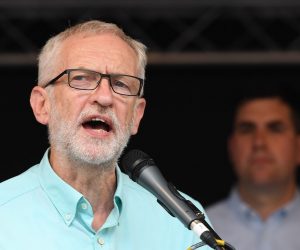 epa07740434 Labour Party leader Jeremy Corbyn delivers a speech in Parliament Square in London, Britain, 25 July 2019. Reports state that the Labour party has alerted its supporters to prepare for a general election. The former mayor of London and British Foreign Secretary, Boris Johnson, replaced Theresa May as prime minister on 24 July 2019.  EPA/ANDY RAIN