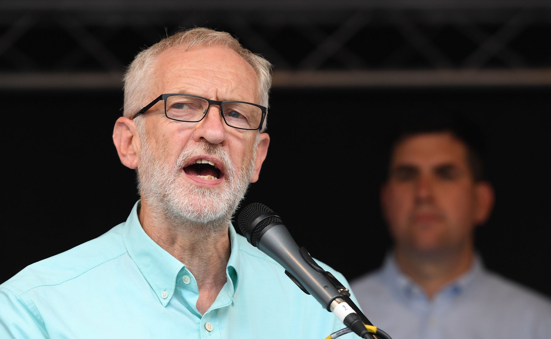 epa07740434 Labour Party leader Jeremy Corbyn delivers a speech in Parliament Square in London, Britain, 25 July 2019. Reports state that the Labour party has alerted its supporters to prepare for a general election. The former mayor of London and British Foreign Secretary, Boris Johnson, replaced Theresa May as prime minister on 24 July 2019.  EPA/ANDY RAIN