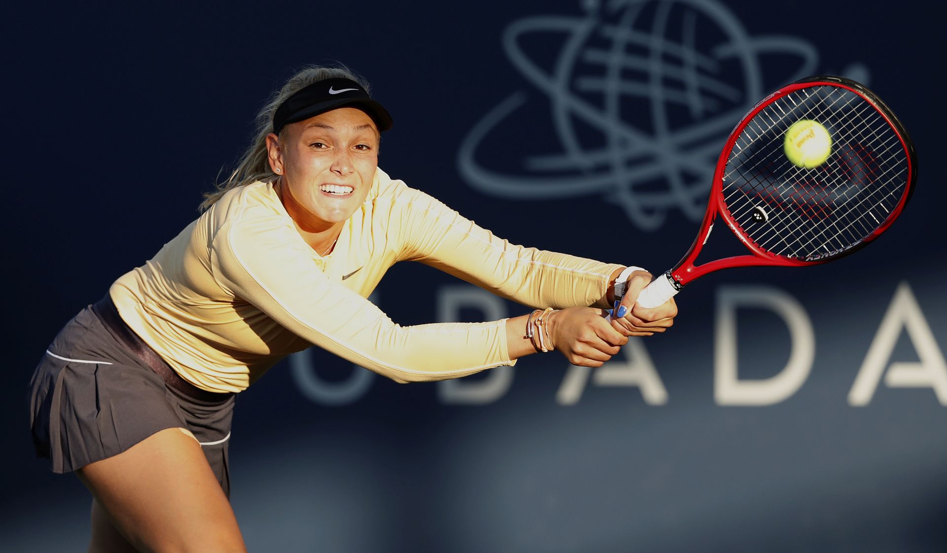 epa07752828 Donna Vekic of Croatia in action against Victoria Azarenka of Belarus during the Silicon Valley Classic tennis tournament at San Jose State University in San Jose, California, USA, 01 August 2019.  EPA/JOHN G. MABANGLO