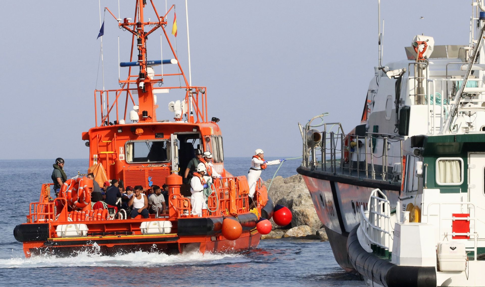 epa07755361 Maritime Rescue transfers 27 migrants to the port of Almeria after they were rescued from two boats in the Alboran Sea, in Almeria, Spain, 03 August 2019. One woman and three children were among the group that was rescued.  EPA/RICARDO GARCIA