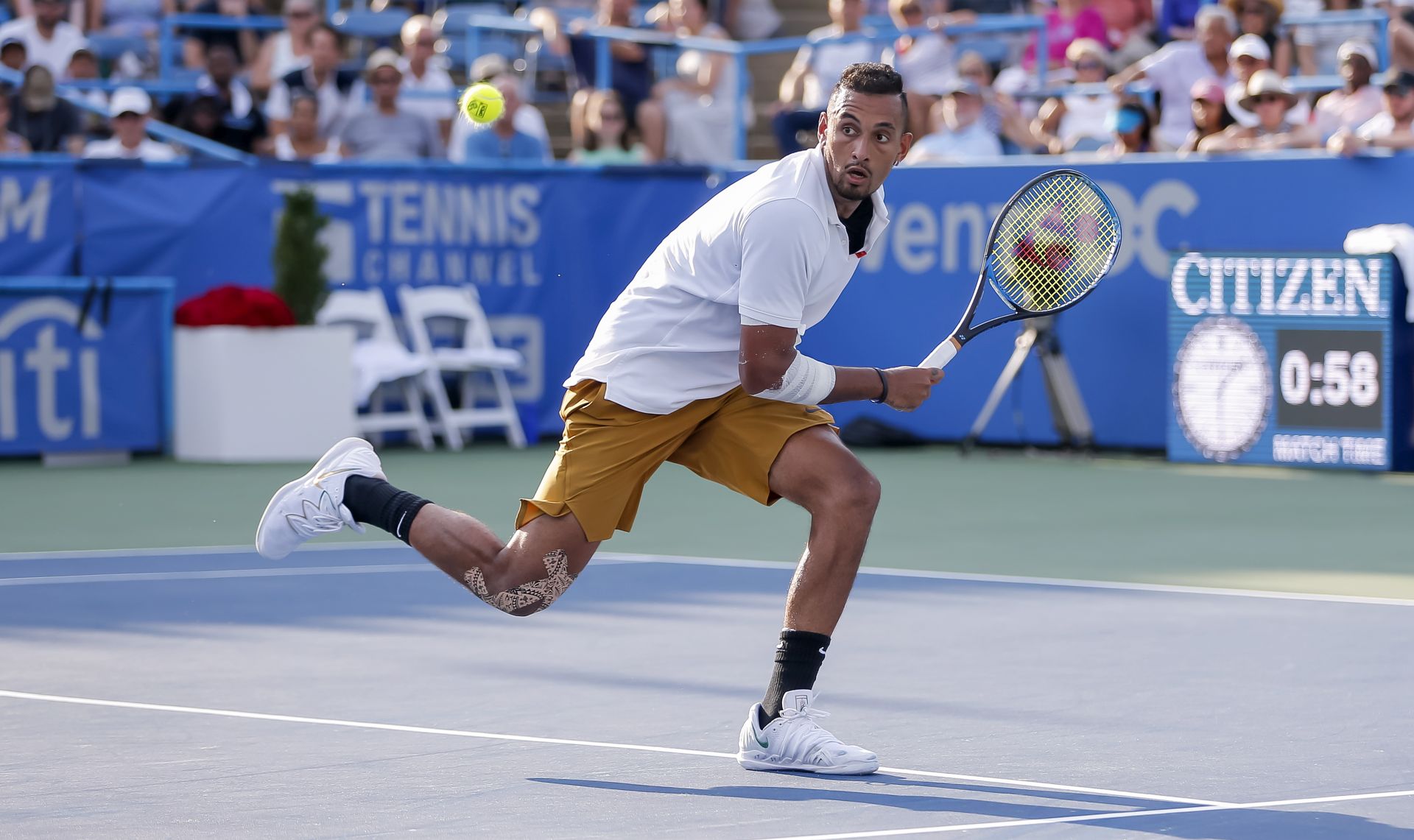 epa07757183 Nick Kyrgios of Australia in action against Daniil Medvedev of Russia during the men's singles final match in the Citi Open tennis tournament at the Rock Creek Park Tennis Center in Washington, DC, USA, 04 August 2019.  EPA/ERIK S. LESSER