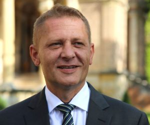 Zagreb, 08.08.2019. - Delegacija HSS-a, predvođena predsjednikom Krešom Beljakom (na fotografiji) u povodu 91. godišnjice smrti Stjepana Radića položila je vijence i zapaliti svijeće na Radićevu grobu na zagrebačkom groblju Mirogoj. Jedan od najvećih hrvatskih političara te utemeljitelj i osnivač HSS-a, Stjepan Radić preminuo je 8. kolovoza 1928. godine od posljedica ranjavanja u Narodnoj skupštini u Beogradu. foto HINA /Zvonimir KUHTIĆ/ zk