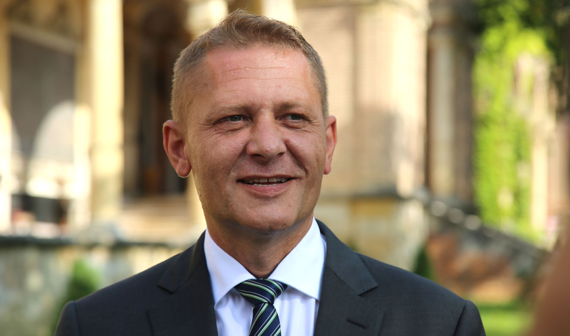 Zagreb, 08.08.2019. - Delegacija HSS-a, predvođena predsjednikom Krešom Beljakom (na fotografiji) u povodu 91. godišnjice smrti Stjepana Radića položila je vijence i zapaliti svijeće na Radićevu grobu na zagrebačkom groblju Mirogoj. Jedan od najvećih hrvatskih političara te utemeljitelj i osnivač HSS-a, Stjepan Radić preminuo je 8. kolovoza 1928. godine od posljedica ranjavanja u Narodnoj skupštini u Beogradu. foto HINA /Zvonimir KUHTIĆ/ zk
