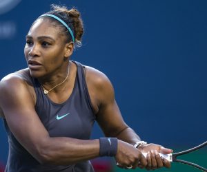 epa07765210 Serena Williams of the USA in action against Naomi Osaka of Japan during their quarterfinals match at the Rogers Cup tennis tournament in Toronto, Canada, 09 August 2019.  EPA/WARREN TODA