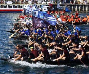 Metkoviæ, 10.08.2019. - Toèno u 17 sati sveèanim plotunom kuburake skupine oznaèen je start 22. Maratona laða iz Metkoviæa. Cilj utrke je u Gradskoj luci u Ploèama. 
foto/ HINA/ Miroslav LELAS/ lm