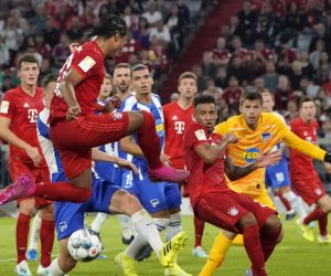 epa07776671 Bayern's Serge Gnabry (C) in action during the German Bundesliga soccer match between FC Bayern Munich and Hertha BSC Berlin in Munich, Germany, 16 August 2019.  EPA/RONALD WITTEK CONDITIONS - ATTENTION: The DFL regulations prohibit any use of photographs as image sequences and/or quasi-video.