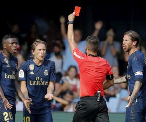 epa07778098 Referee Javier Estrada (C) raises a red car against Real Madrid's Croatian midfielder Luka Modric, next to Vinicius Jr. (L) and Sergio Ramos (2-R), after an action against Celta Vigo's Denis Suarez (unseen) during their LaLiga game at Balaidos Stadium, in Vigo, northwestern Spain, 17 August 2019.  EPA/Lavandeira Jr