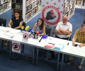Zagreb, 20.8.2019 - Građanska inicijative Lex Franak održala je konferenciju za medije na teme: "Dosadašnji rad Građanske inicijative Lex Franak od osnutka do danas" i "Građanska inicijativa Lex Franak predstavlja svoj zainteresiranoj javnosti, institucijama RH i medijima prijedlog Zakona o ništetnosti Ugovora o kreditu s valutnom klauzulom u švicarskim francima". Na fotografiji (L-D) Nataša Lisac, Ana Galoši Comisso, Tea VrbkaBožo Ivošević i Damir Danijel Šlogar. foto HINA /Zvonimir KUHTIĆ/ zk