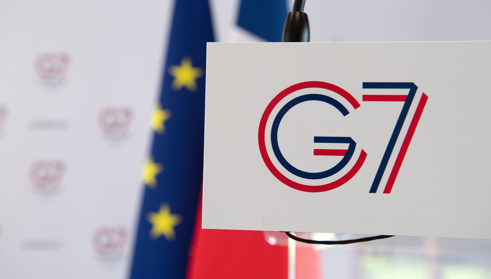 epa07782328 The G7 logo is visible in the press room before the press conference of French Minister of the Interior, Christophe Castaner, on the security measures before G7 in Biarritz, Basque Country, France, 20 August 2019. The Group of Seven (G7) summit will take place in French Bayonne (Biarritz) from 24 to 26 August 2019.  EPA/CAROLINE BLUMBERG