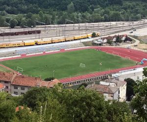 Knin, 23.08.2019 - U petak je u Kninu otvoren novi atletski stadion, èijom obnovom i izgradnjom je ibensko-kninska upanija dobila prvu krunu atletsku stazu sa svim pripadajuæim borilitima, a njezinim otvorenjem mlade atletièarke i atletièari Knina, ali i cijele upanije, dobili su optimalne uvjete za trening, priopæili su iz Sredinjeg dravnog ureda za port.
foto HINA/ Sredinji dravni ured za port/ ds