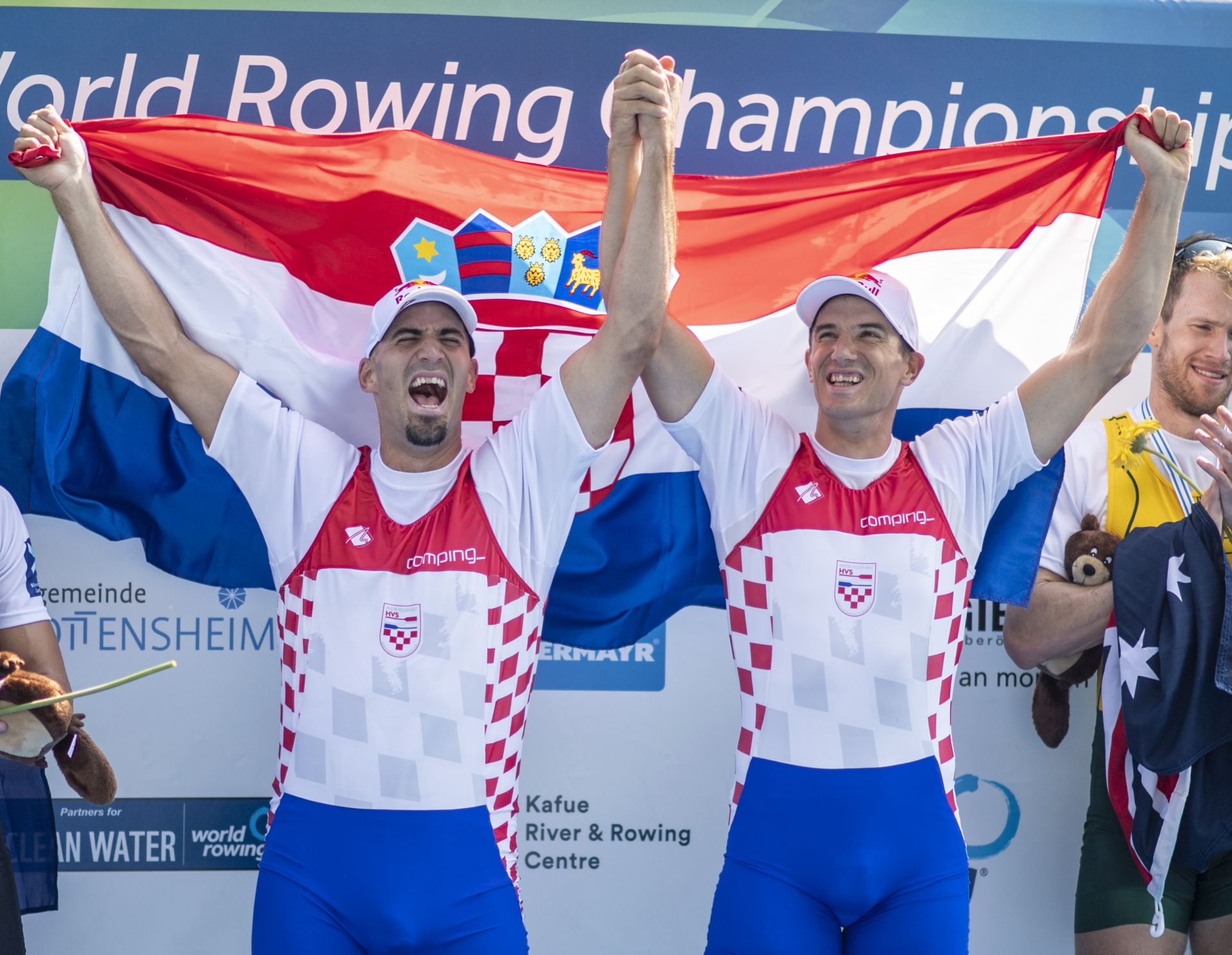 epa07806691 Gold medalists Martin (L) and Valent Sinkovic of Croatia celebrate after winning the Men's Pair Final A at the World Rowing Championship 2019 in Linz-Ottensheim, Austria, 31 August 2019.  EPA/CHRISTIAN BRUNA