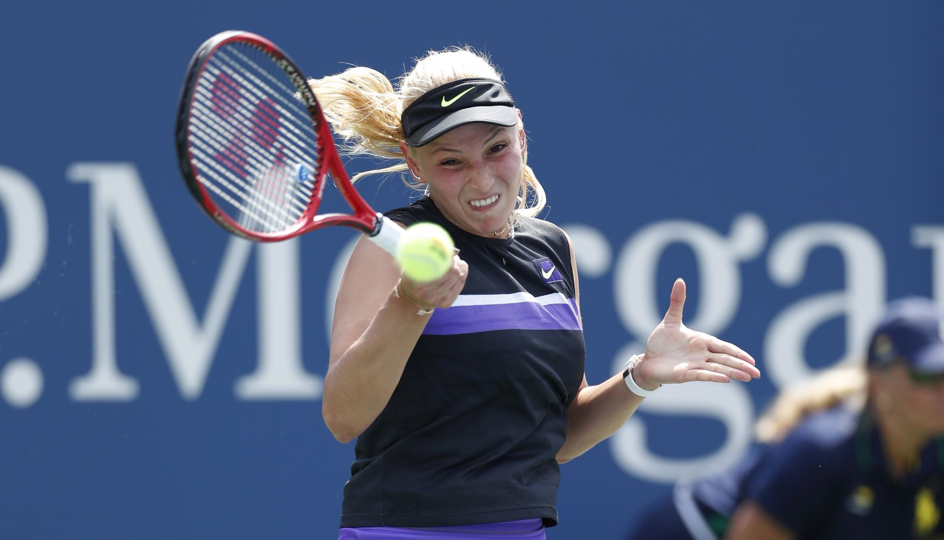epa07808262 Donna Vekic of Croatia hits a return to Yulia Putintseva of Kazakhstan during their match on the sixth day of the US Open Tennis Championships the USTA National Tennis Center in Flushing Meadows, New York, USA, 31 August 2019. The US Open runs from 26 August through 08 September.  EPA/JOHN G. MABANGLO