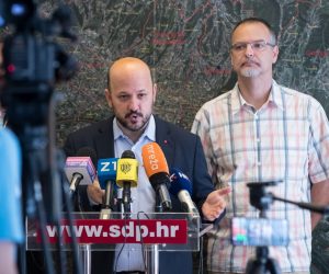 01.08.2019., Zagreb - Konferencija za medije predsjednika GO SDP-a Zagreb Gordana Marasa te predsjednika VGC-a Tresnjevka sjever Ivana Butorca s temom - Javna rasprava o izmjenama i dopunama Generalnog urbanistickog plana Grada Zagreba. Gordan Maras, Ivan Butorac. 
Photo: Davor Puklavec/PIXSELL