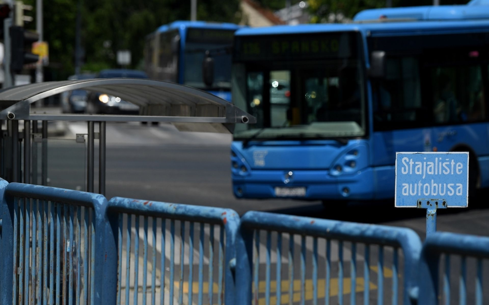 02.07.2019., Zagreb - ZET kupuje nove displeje za stajalista koja nisu opremljena, kako bi putnici mogli vidjeti kada dolazi tramvaj ili autobus. Svaki displej navodno bi trebao stajati oko 12000 kn a ZET ih za sada kupuje 16 komada. 

Photo: Marko Lukunic/PIXSELL