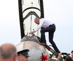 02.08.2018., Zagreb - Tri borbena aviona F-16 Barak Izraelskog ratnog zrakoplovstva sletjela su u vojarnu Pukovnik Marko Zivkovic u sklopu posjeta Republici Hrvatskoj. Vlada RH u ozujku ove godine donijela je odluku o kupnji 12 takvih izraelskih aviona, a prva dva bit ce isporucena do 2020. Ministar obrane Damir Krsticevic. 
Photo: Luka Stanzl/PIXSELL