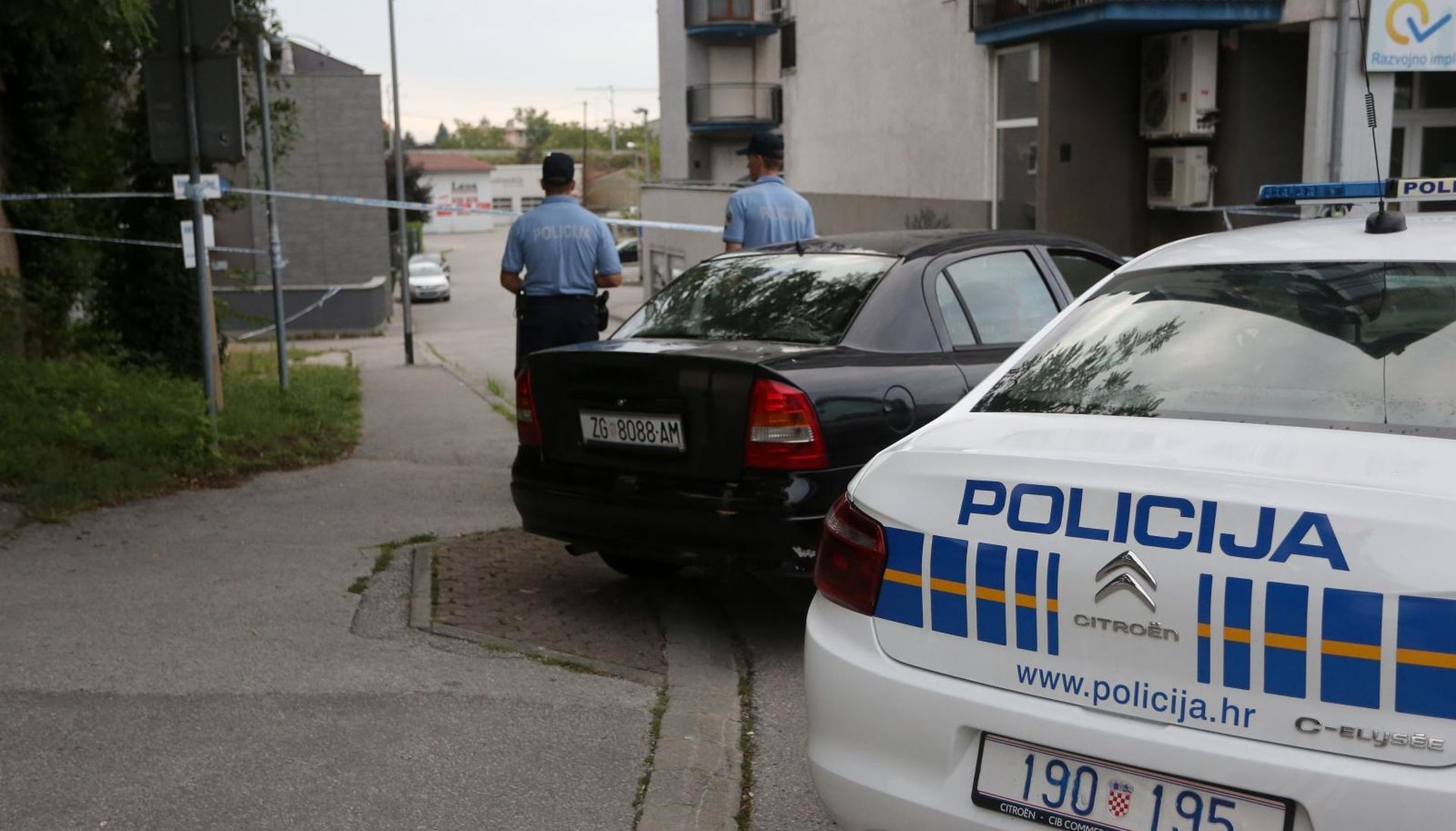 02.08.2019., Zagreb - Policija na Kajzerici i dan nakon visestrukog ubojstva patrolira u ulici  i kuci ubijenih.
Photo: Matija Habljak/PIXSELL
