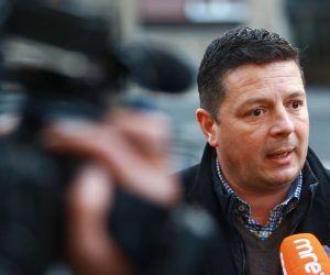 Zagreb: Tomislav Stojak s medijima u sklopu inicijative "Ponedjeljkom sa zastupnikom" 4.3.2019., Zagreb - U sklopu inicijative Ponedjeljkom sa zastupnikom, zastupnik gradske skupstine Tomislav Stojak te predsjednik mjesnog odbora Medvescak, Hrvoje Sedmak, sastali su se s gradjanima kako bi saslusali njihove prijedloge.
Photo: Borna Filic/PIXSELL