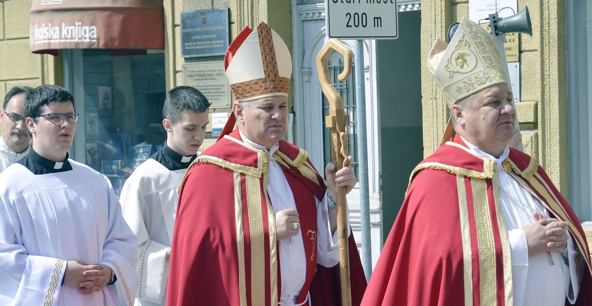 04.06.2019., Sisak  Blagdan sv. Kvirina, zastitnika Sisacke biskupije i Grada Siska proslavljen je procesijom koja je krenula ispred katedrale Uzvisenja svetog Kriza i gradskim ulicama dosla do bazilike Sv. Kvirina. 
Photo: Nikola Cutuk/PIXSELL