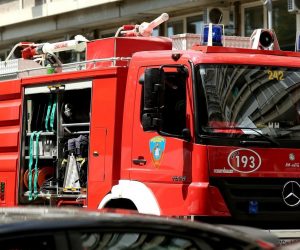 04.08.2019., Zagreb - Na cetvrtom kazu zgrade u ulici Cvijete Zuzoric broj 5 izbio pozar u stanu no vatrogasci su ga stavili pod kontrolu. Policijski ocevid je u tijeku. 
Photo: Luka Stanzl/PIXSELL