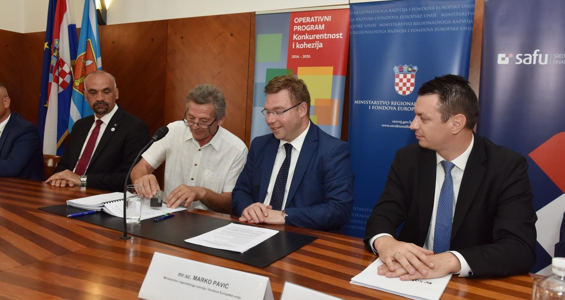 05.08.2019., Knin - Ministar regionalnoga razvoja i fondova EU Marko Pavic  sudjelovao je na potpisivanju 11 ugovora o dodjeli bespovratnih sredstava za pozive "Razvoj poduzetnistva u gradu Kninu" i "Razvoj poduzetnistva u gradu Benkovcu". Photo: Hrvoje Jelavic/PIXSELL