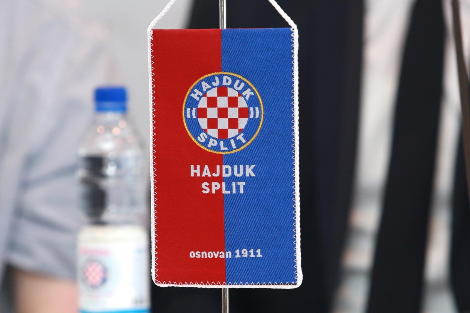 08.06.2016., Split - U Bijelom salonu poljudskog stadiona odrzana je zajednicka konferencija za novinare HNK Hajduk, Udruge Nas Hajduk i KNH Torcida. 
Photo: Miranda Cikotic/PIXSELL