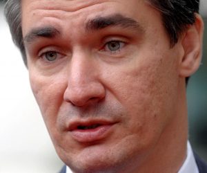 14.09.2008., Maribor - Na groblju dobrava zoran milanovic, predsjednik sdp-a sa suradnicima rankom ostojicem, antom kotromanovicem, biljanom borzan i danijelom mondekarom polazu vijenac na masovnu grobnicu.
Photo: Marko Prpic/Vecernji list