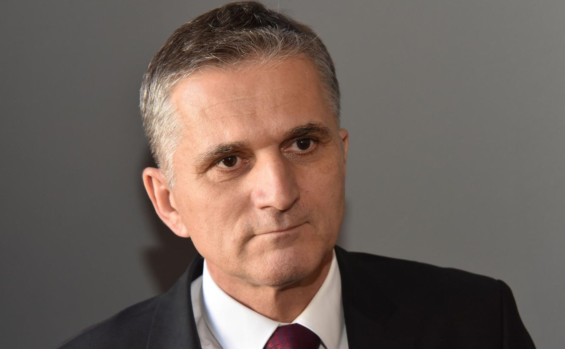 Poreč: Ministar Marić potpisao ugovor o dodjeli zemljišta za potrebu zatvorenog parkirališta 12.03.2019., Porec Ministar drzqavne imovine Goran Maric posjetio u sklopu radnog posjeta Istri Grad Porec te je potpisao ugovor o upotrebi nekretnina, vrtova kod Cantine za potrebe zatvorenog parkiralista. Photo: Dusko Marusic/PIXSELL