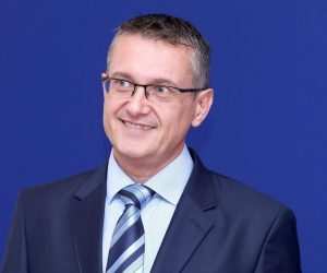 Zagreb: GLAS traži izmjenu Vatikanskih ugovora 12.10.2018., Zagreb- U Saboru  je odrzana konferencija za medije Kluba zastupnika GLAS-a i HSU-a. O temi: „Dopis hrvatskih biskupa ravnateljima skola o obvezatnosti nastave vjeronauka u kontekstu Prijedloga Zakljucka o pokretanju postupka pregovora o izmjenama Ugovora izmedju Svete Stolice i Republike Hrvatske koji je klub zastupnika GLAS-a i HSU-a  uputio u saborsku proceduru“ govorili su zastupnici Anka Mrak-Taritas i Goran Beus Richembergh 

Photo: Patrik Macek/PIXSELL