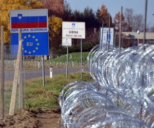 12.11.2015., Gibina - Slovenska vojska jucer je postavila ogradu od bodljikave zice na granicnom prijelazu Gibina kako bi sprijecili priljev izbjeglica koji prolaze iz Hrvatske prema zemljama EU. 
Photo: Marko Jurinec/PIXSELL