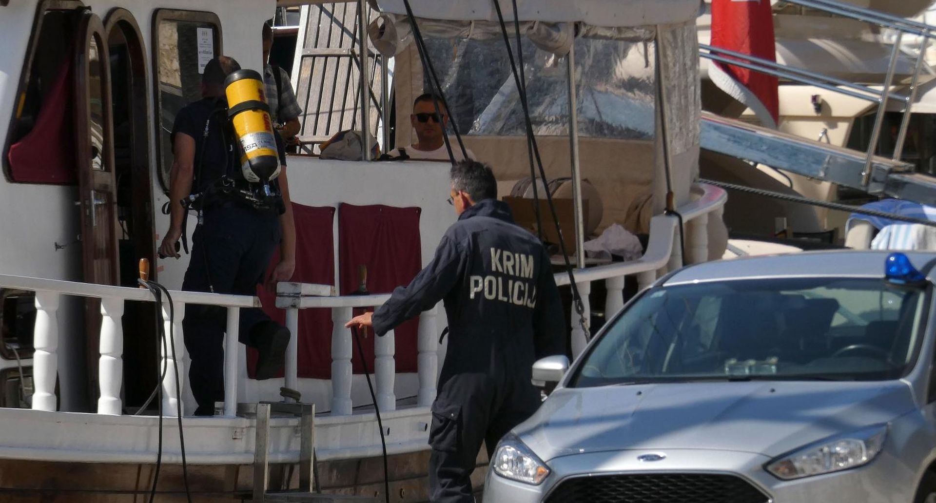 14.08.2019., Hvar - Policijski ocevid na jedrenjaku Atlantia na kojemu je doslo do smrti 57-godisnjeg talijanskog turista i teskog trovanja jos petero osoba. Mjerenje koncentracije plina na brodu. 
Photo: Ivo Cagalj/PIXSELL