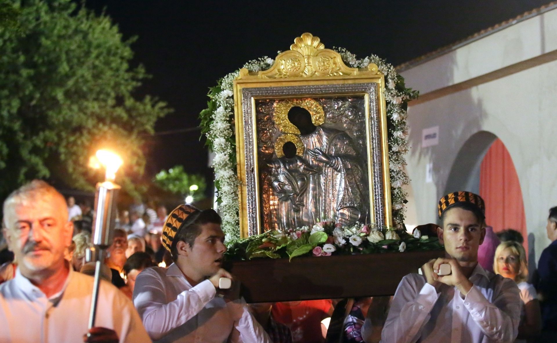 14.08.2019.,Vrpolje-Misa uocnica Velike Gospe u svetistu Gospe Vrpoljacke u Vrpolju koja se sluzi uoci Blagdana Velike Gospe.Misu je kao i procesiju predvodio generalni vikar,mons Marinko Mlakic pred prepunim svetistem.
Photo: Dusko Jaramaz/PIXSELL