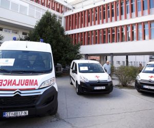 15.02.2019., Split - Splitsko-dalmatinski zupan Blazenko Boban urucio je kljuceve 3 vozila ravnatelju KBC Split dr.sc. Juliju Mestrovicu. 
Photo: Miranda Cikotic/PIXSELL