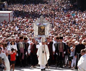 15.08.2019, Sinj - Procesija sa slikom Cudotvorne Gospe Sinjske povodom blagdane Velike Gospe. 
Photo: Miranda Cikotic/PIXSELL
