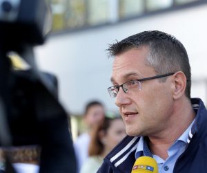 15.10.2017., Velika Gorica - Na Trgu Stjepana Radica odrzan je prosvjed protiv izgradnje asfaltne baze u neposrednoj blizini obiteljskih kuca i vodozastitnog podrucja u Donjoj Lomnici. Goran Beus Richembergh. 
 Photo: Zarko Basic/PIXSELL