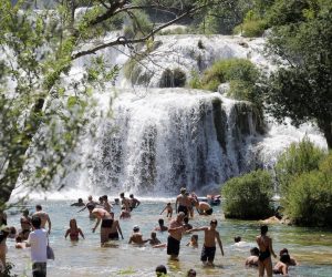 17.07.2019., Slapovi Krke - Veliki broj posjetitelja uziva u lijepom danu u Nacionalnom parku Krka.

Photo: Dusko Jaramaz/PIXSELL