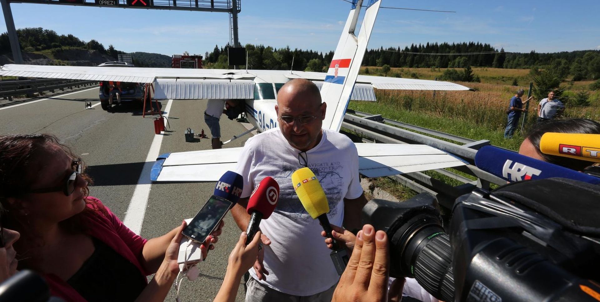 17.08.2019., Vrbovsko - Na autocestu A6 Zagreb-Rijeka izmedju odmorista i cvora Ravna Gora jutros je zbog kvara sletio mali sportski zrakoplov. Photo: Goran Kovacic/PIXSELL