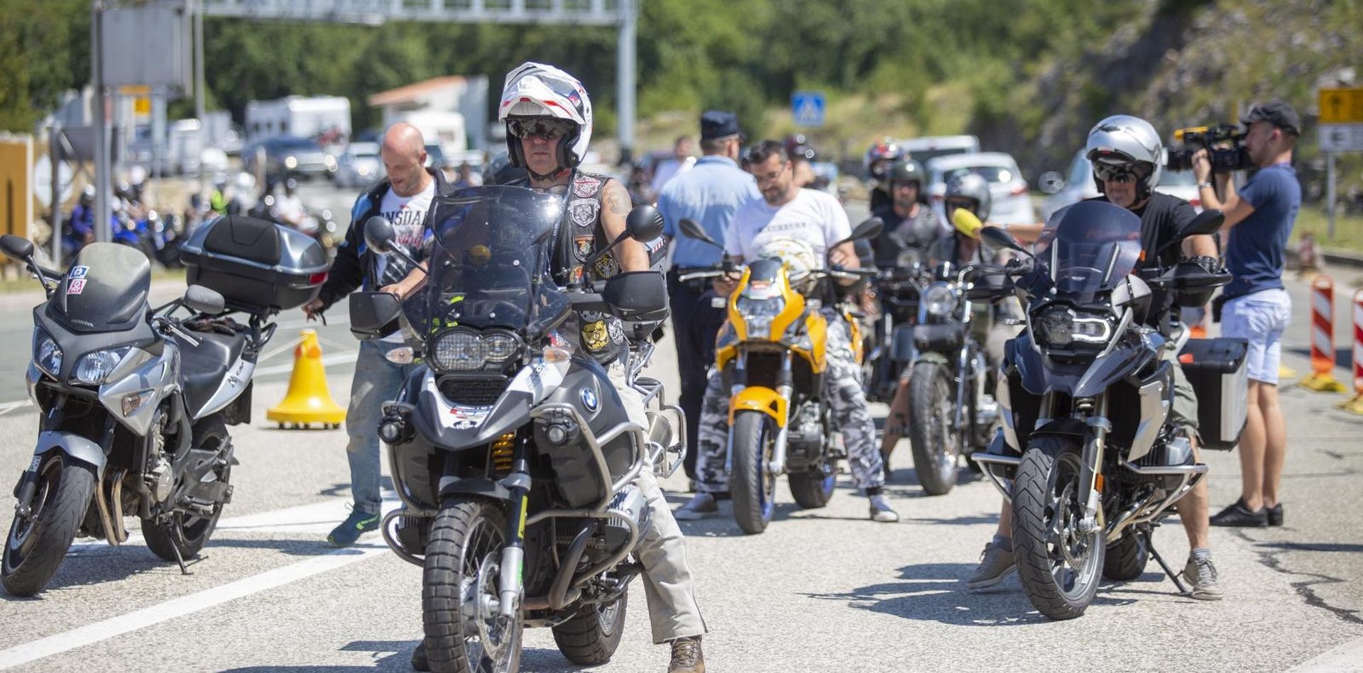 20.07.2019., Krcki Most - Prosvjed motociklista na Krckom mostu zbog naplate mostarine. Motociklisti sitnisem placali most stvorivsi jos vecu guzvu. 
Photo: Nel Pavletic/PIXSELL