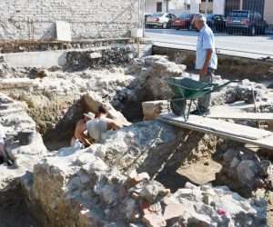 20.08.2019., Sisak - Nakon tri tjedna arheolozi sisackog Gradskog muzeja zavrsili su s arheoloskim radovima na gradilistu stambene zgrade u Starcevicevoj ulici. Prema rijecima kustosice Gradskog muzeja Rosane Skrgulja radi se o ostacima stambene zgrade smjestenim unutar zidina rimske Siscije, a pronadjeni nalazi grncarije, staklenih i metalnih predmeta biti ce uskoro predstavljeni javnosti. Photo: Nikola Cutuk/PIXSELL