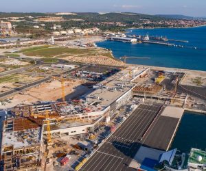 20.10.2017., Zadar - U luci Gazenica u tijeku su radovi na izgradnji novog putnickog terminala. Iako su trebali biti gotovi do kraja godine, zavrsetak radova pomaknut je na kraj Sijecnja. 
Photo: Dino Stanin/PIXSELL
