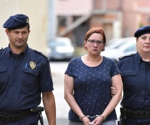 22.08.2019., Varazdin - Policija dovela Smiljanu Srnec na Zupanijski sud na sjednicu Optuznog vijeca. Smiljanu Srnec tereti se da je 2000. godine u obiteljskoj kuci u Palovcu ubila svoju sestru cije je tijelo pronadjeno u zamrzivacu 16. veljace 2019. godine. Photo: Vjeran Zganec Rogulja/PIXSELL