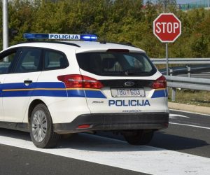 22.08.2019., Stankovci - Zbog ucestalih nesreca na raskrizju ceste kod Stankovaca organiziran je 10 minutni mirni prosvjed. Photo: Hrvoje Jelavic/PIXSELL