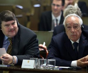 22.10.2016., Zagreb - Medjunarodna konferencija "Integracija ili dezintegracija Europske unije - paneuropski odgovor i perspektive integracije u jugoistocnoj Europi cetvrt stoljeca poslije" odrzana je u Staroj gradskoj vijecnici. Bernd Posselt, Alain Terrenoire. 
Photo: Goran Stanzl/PIXSELL