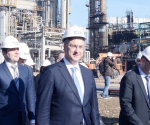 23.02.2017., Sisak - Premijer Andrej Plekovic sa suradnicima u pratnji predsjednika Uprave INA-e Zoltana Aldotta i direktora sisacke rafinerije Damira Butkovica obisao je pogone ove tvrtke. Photo: Nikola Cutuk/PIXSELL