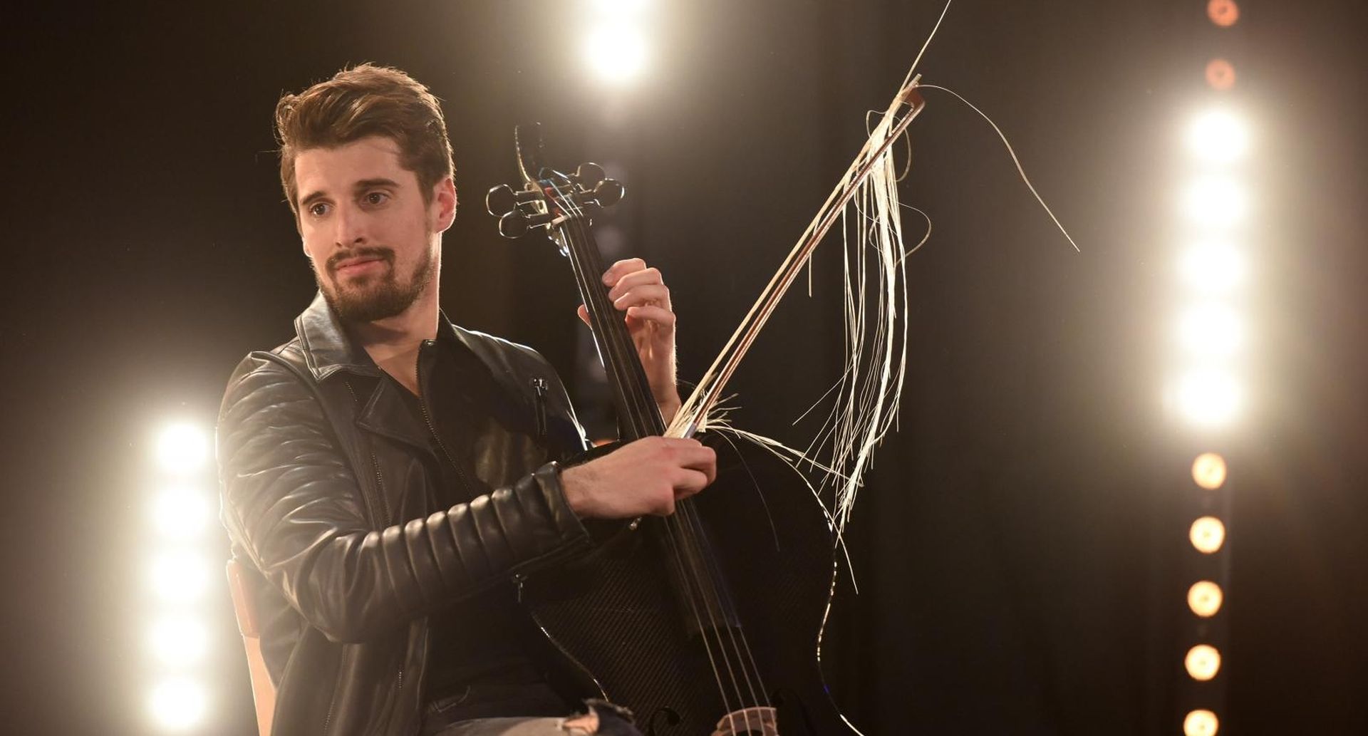24.01.2016., Rovinj - Stjepan Hauser i Luka Sulic alias 2Cellos u rovinjskom kazalistu Gandusio pod rediteljskom palicom  MedVida te uigrane snimateljske i tonske  ekipe snimaju novi spot. Odlicna atmosfera prepuna energije i mladosti prstala je tijekom cijelog danasnjeg snimanja koje se nastavlja i sutra.
Photo: Dusko Marusic/PIXSELL