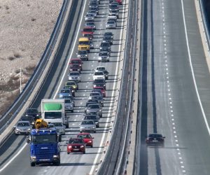 Split: Građani usporili promet na autocesti Ravca-Vrgorac  kašnjenja izgradnje tunela Vrgorac - Drvenik 26.01.2019., Split - Prosvjed na autocesti Ravca -  Vrgorac zbog kasnjenja izgradnje tunela Vrgorac - Drvenik. Photo: Ivo Cagalj/PIXSELL